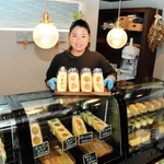 得意のスポンジケーキを生かし、フルーツサンドのお店を開いた吉川千恵さん＝姫路市網干区田井