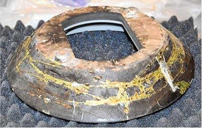高熱で黒く焼け焦げている「背面ヒートシールド」（ＪＡＸＡ提供）