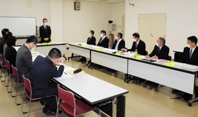 基本計画素案が示された姫路南・網干・家島３校統合の検討委員会＝県姫路総合庁舎