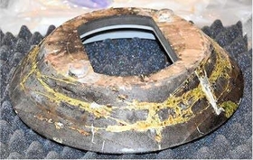高熱で黒く焼け焦げている「背面ヒートシールド」（ＪＡＸＡ提供）