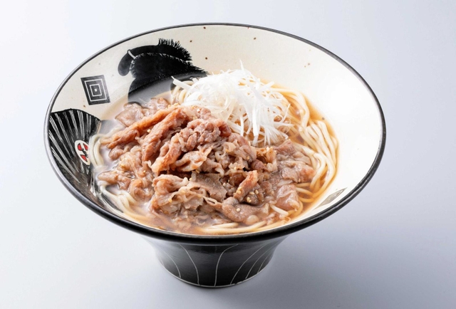 「神戸牛すき焼きえきそば」（まねき食品提供）