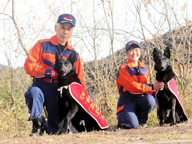 「西兵庫ドッグスクール」のメンバー＝姫路市夢前町護持