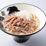 「神戸牛すき焼きえきそば」（まねき食品提供）