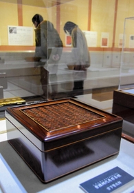 茶道具収納、八角箱…6人の匠の技と美 「木と漆」テーマに特別展 書写