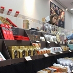 ピオレ姫路では自身への「ご褒美」コーナーも用意＝姫路市駅前町