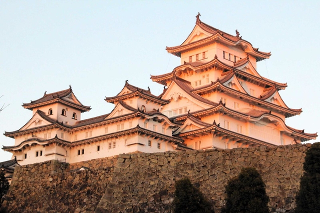 市は新たなポイント制度に向け、姫路城にちなんだ限定の記念品を開発する＝姫路市本町