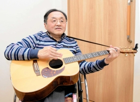 久しぶりに地元・姫路でコンサートを開く小西達也さん＝姫路市飾磨区今在家