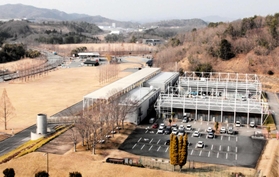 人口が当初目標の２０分の１にとどまる播磨科学公園都市。右側の建物に唯一のスーパーが入る＝上郡町光都２