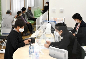 無医地区を避けるため開設された一宮北診療所。高齢者を中心に途切れることなく患者が訪れる＝宍粟市一宮町福野