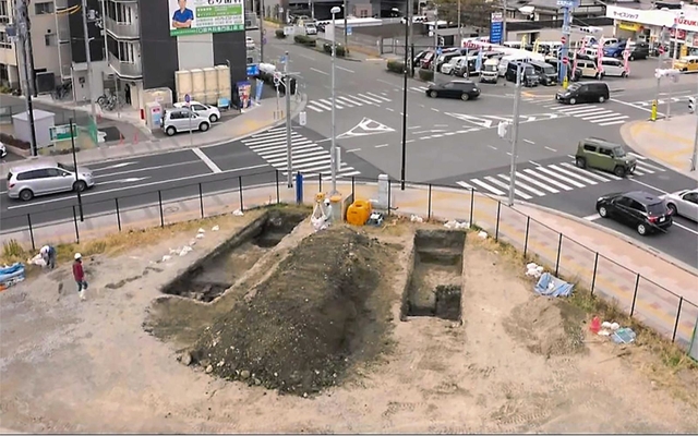 交差点近くの発掘現場（姫路市埋蔵文化財センター提供）