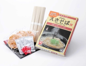 郵便ポストに入る「えきそば」乾麺の３人前セット（まねき食品提供）