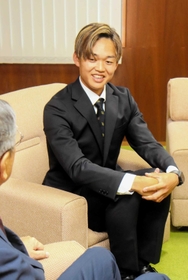 日本歴代３位の記録で勝利するなど、上り調子の吉田弘道選手＝福崎町役場