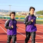 山陽特殊製鋼陸上競技部に今春加入した北野開平選手（左）と片山直人選手＝ウインク陸上競技場