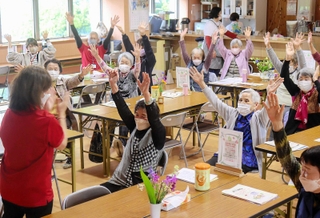地域住民の触れ合いの場となっている「オレンジカフェあおやま１号」＝姫路市青山２