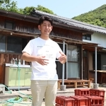 母の実家を改修した「たんがしまリゾート」をオープンさせた佐藤仁さん＝姫路市家島町宮