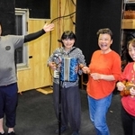 音曲漫才をテーマにした演劇「トリオ」の出演者たち＝姫路市本町