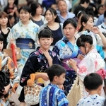 ２０１９年のゆかたまつり。たくさんの人でにぎわった