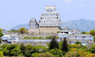 姫路城＝姫路市本町