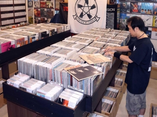 普段はスマホで音楽を聞いているので、レコードは新鮮＝姫路市北条宮の町