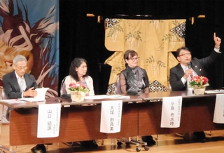 千姫にまつわるエピソードを話し合う４自治体の関係者たち＝姫路市本町