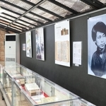牧野の業績を紹介するパネル展示＝手柄山温室植物園