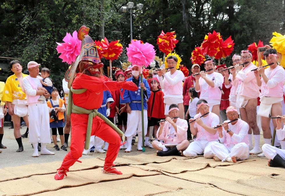 厳かに「龍王舞」 姫路・正八幡神社宵宮 屋台5台の練り合わせも|姫路