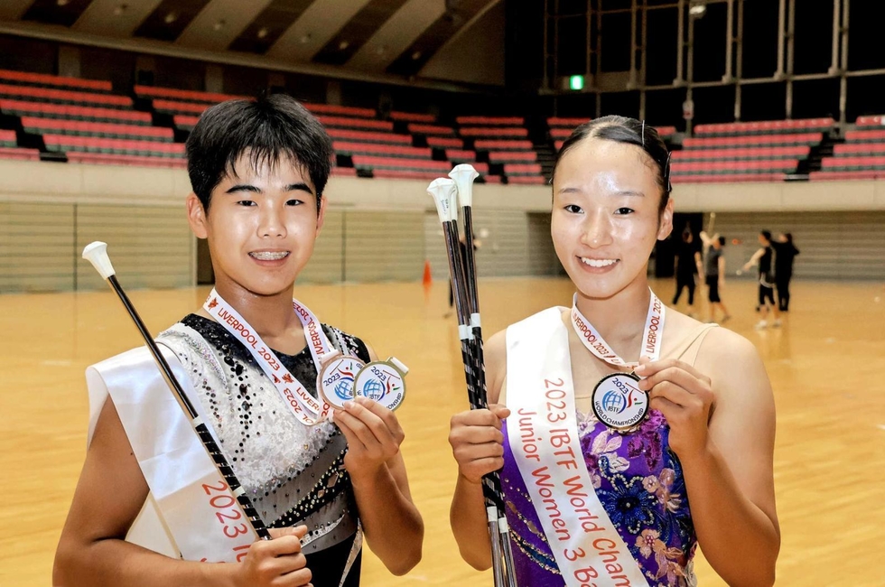 【二人姫mama】バトントワリング衣装　手甲と別スカート付き 二人姫mama】バトントワリング衣装 手甲と別スカート付き スカート