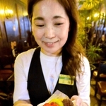 飲み物を頼むとケーキがサービスで付いてくる＝姫路市綿町