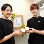 別腹グループを展開する岡本拓也さん（左）と直也さん＝姫路市本町