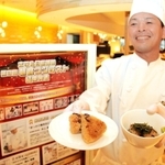 ぼっかけを使った焼きおにぎりにだしをかけたお茶漬けで最優秀賞を受けた井上英樹さん＝姫路市南駅前町