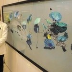 「親しみやすい作品ばかりなので、気負わず見に来てほしい」と話す日本画家の浜田泰介さん＝山陽百貨店