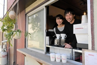 ハイコーヒーを営む今村卓磨さん、香織さん夫妻＝姫路市町坪