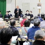 灘市民センターで開かれた播磨臨海地域道路の住民説明会＝姫路市白浜町宇佐崎中２