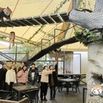 神戸芸術工科大生がデザインした新しいレッサーパンダの展示場＝姫路セントラルパーク