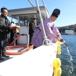 一年の豊漁や海上安全を祈願した「神権祭り」＝姫路市家島町の坊勢島沖