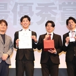 最優秀賞に選ばれた神戸学院大学の学生（右から３人）ら＝イーグレひめじ
