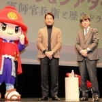 トークショーに参加した谷原章介さん（中央）と中村高志さん＝姫路市神屋町