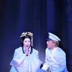 高田賢三さんが衣装を手がけたオペラ「蝶々夫人」の一場面＝（Ｃ）三枝近志（東京二期会提供）