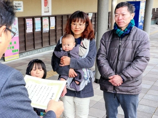 姫路の温泉「ゆたりん」入浴者150万人突破 「これからも遊びに来て」神戸の会社員に市長が記念品|姫路|神戸新聞NEXT