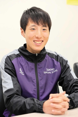 招待選手として参加する山陽特殊製鋼陸上競技部の藤原直樹さん＝姫路市飾磨区中島