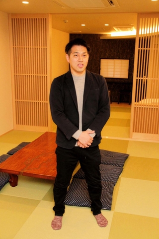 １日１組限定の貸し切り型のホテルを開業したワンパレードの畠中卓人社長＝姫路市二階町