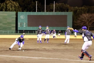 新拠点で練習に励む野球部員＝赤穂トラストホープ球場