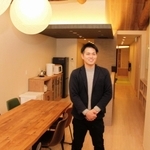 １日１組限定の貸し切り型のホテルを開業したワンパレードの畠中卓人社長＝姫路市二階町