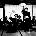 おそらく昭和３０年前後、芸者を呼んで丸安で開かれた宴会の様子（三木家提供）