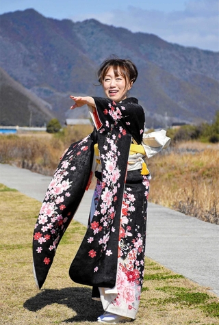 ５年ぶりに新曲を発表した演歌歌手の城山みつきさん＝宍粟市山崎町中広瀬