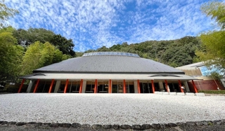 深刻な赤字続きで姫路市が在り方を検討している市立書写の里・美術工芸館＝姫路市書写（姫路市提供）