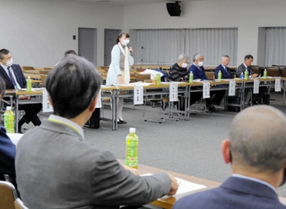 部活動の地域移行に向け、モデル事業の対象拡大の方針が示された会合＝姫路市役所北別館