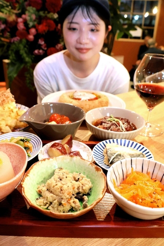 和洋の一品料理とワインを楽しめる「「おだしとワインとお料理と。ｍｏｔｔｏ（モット）」＝姫路市駅前町
