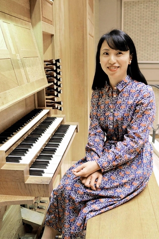 バッハ作品を特集したシリーズ公演に向け、抱負を語る長田真実さん＝姫路市辻井、パルナソスホール