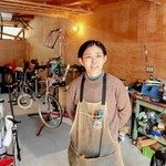 「長く使ってもらう自転車を手がけたい」と思いを語る赤松綾さん＝姫路市飾磨区細江